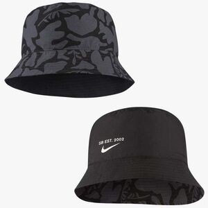 Nike Reversible Bucket Hat in Black and Charcoal Camo